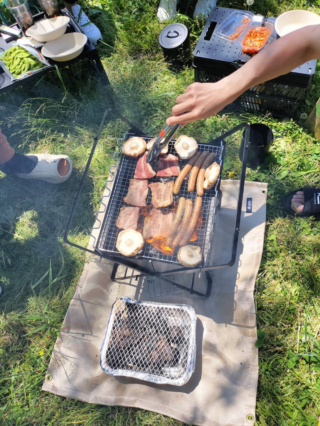 この焼き色！外で焼くお肉は、なんでこんなに美味しいんでしょうか