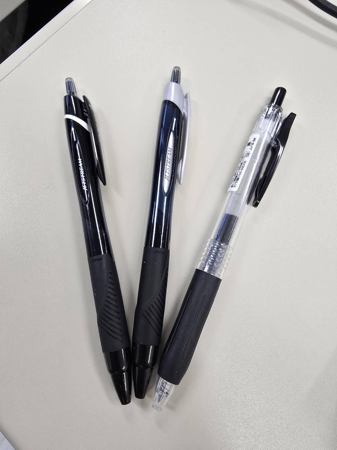3本のボールペン